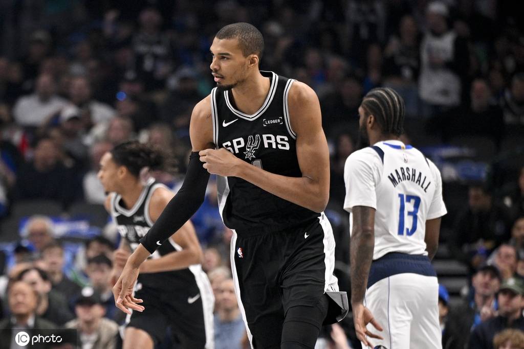 弗拉格空砍32分文班亚马29+11 独行侠不敌马刺